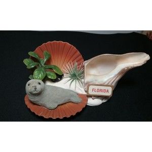 Vintage Retro Souvenir of Florida Shell Figurine with Fuzzy Seal